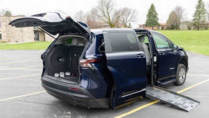 2023 Toyota Sienna LE 8-Passenger
