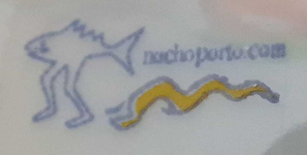 Prato comemorativo da associação “Finisterrae”.