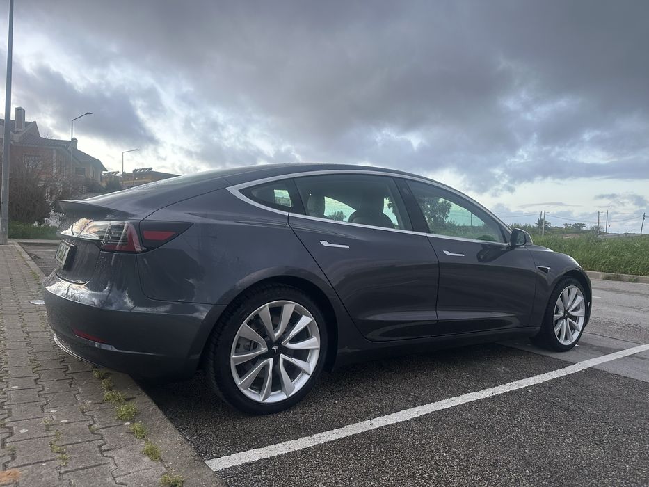 Tesla Model 3 SR Plus