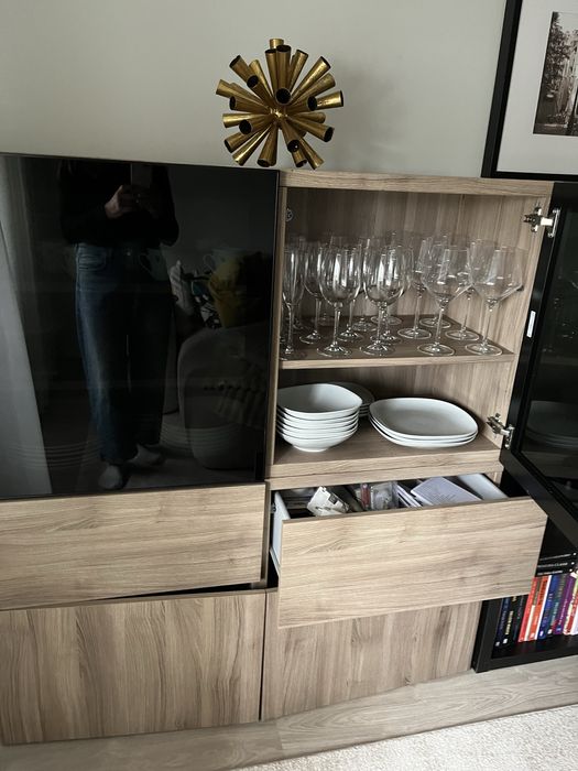 Cristaleira de madeira