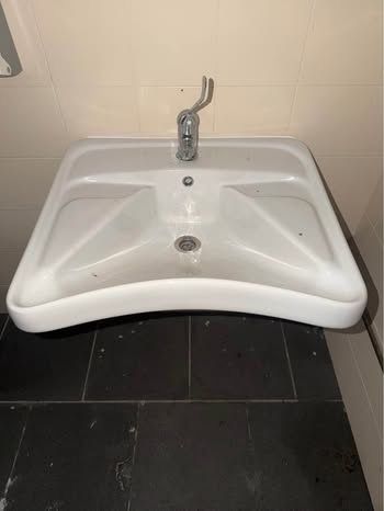 Loiça e suportes WC para pessoas com mobilidade reduzida