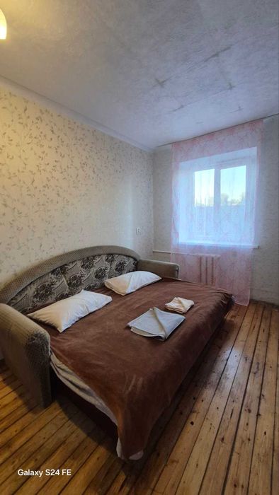 Здається подобово  2-к квартира в центрі міста вул. Нижнедніпровська.