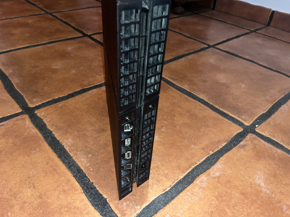 Ps4 , 1tb com varios jogos incluidos