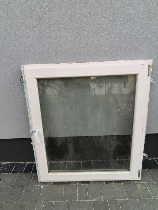 Продаються 2 вікна б/в.