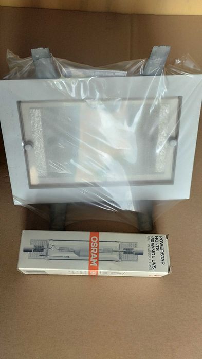 Aparelhos de iluminação de teto de Pladur com 2 lâmpadas novos 25 euro