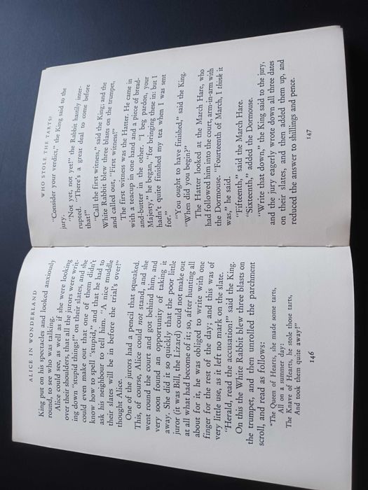 Alice's Adventures in Wonderland and Through the Looking-Glass 1ª Ed.