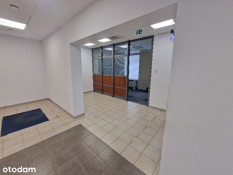 Lokal usługowy na parterze 224 m2 z witryną