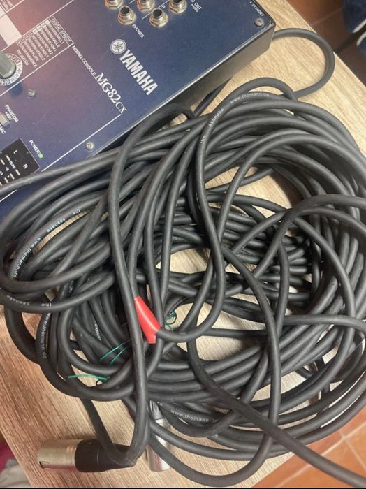 Mesa de Mistura Yamaha – 4 Entradas XLR + 2 Microfones