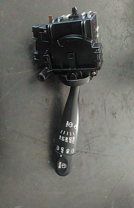 Manípulo do limpa vidros TOYOTA Yaris (_P1_)