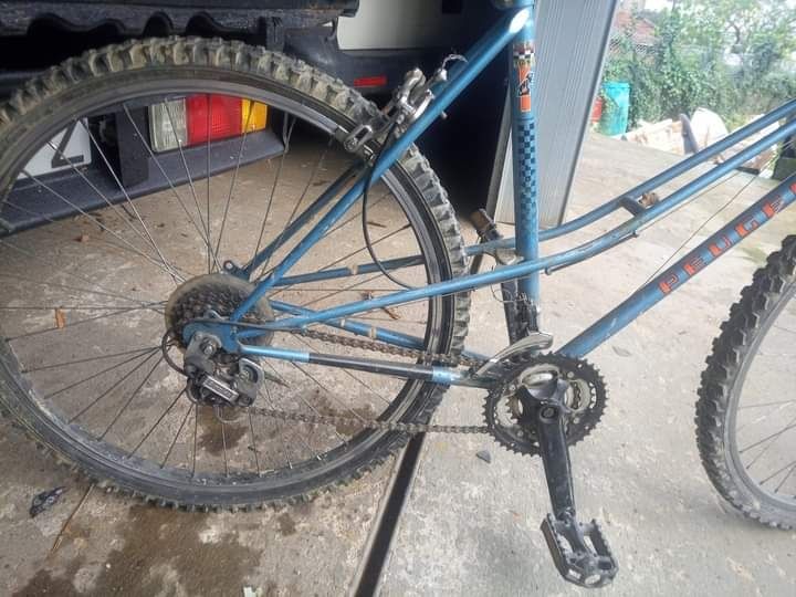 Bicicleta antiga em bom estado