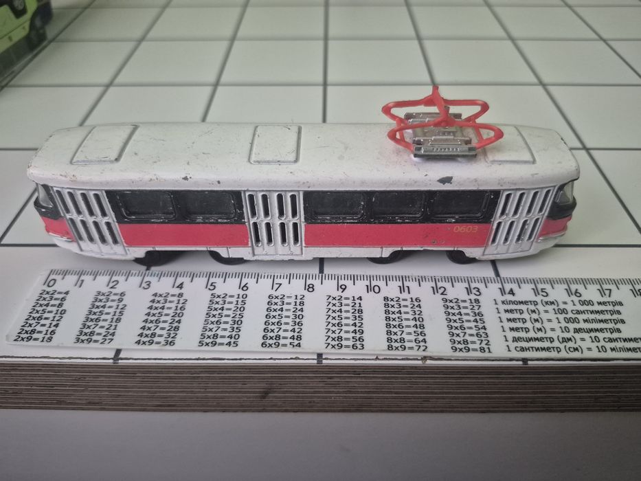 Металевий ретро трамвай!