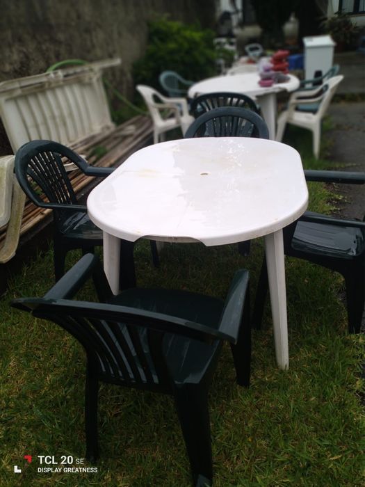 Mesa de Jardim com 4 Cadeiras - 40€