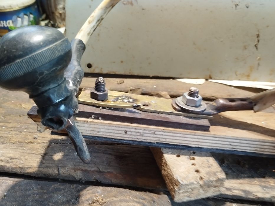 Точковий (переносний) зварювальний апарат.