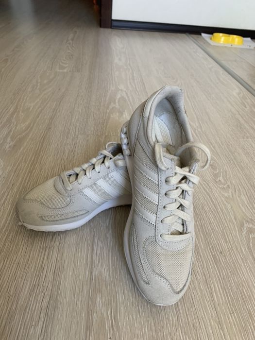 Adidas жіночі кросівки. Оригінал