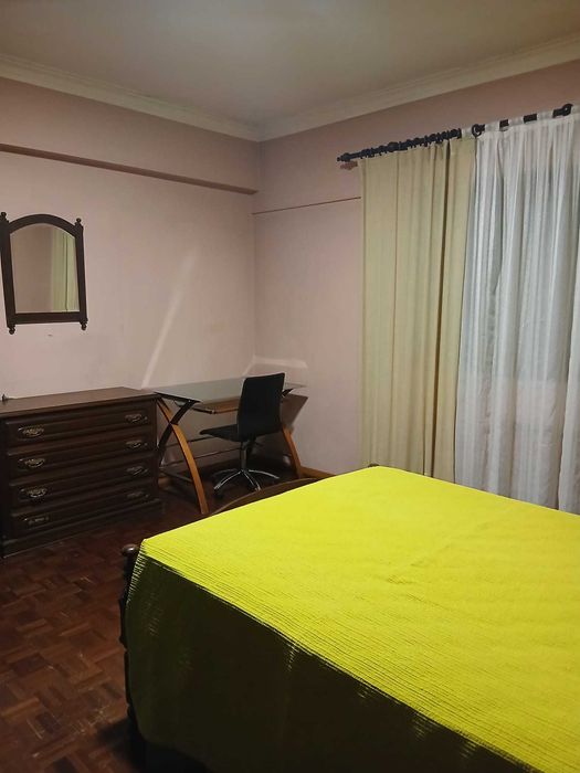 Quarto para alugar em moradia