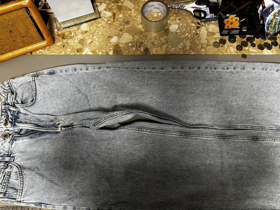 Jasnoniebieskie dżisny firmy H&M