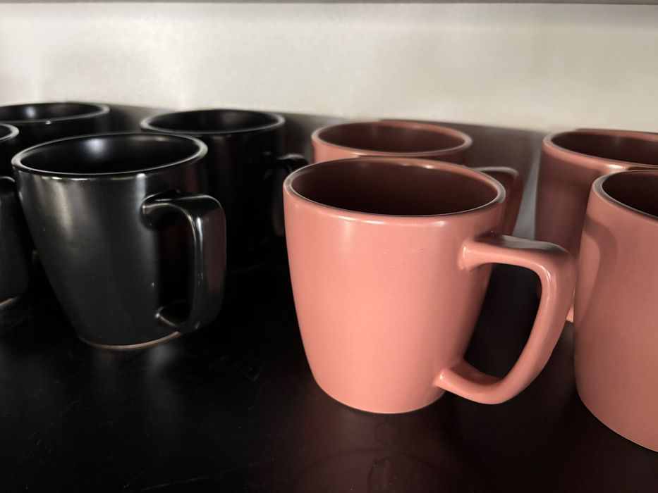 Zastawa czarno-różowa komplet