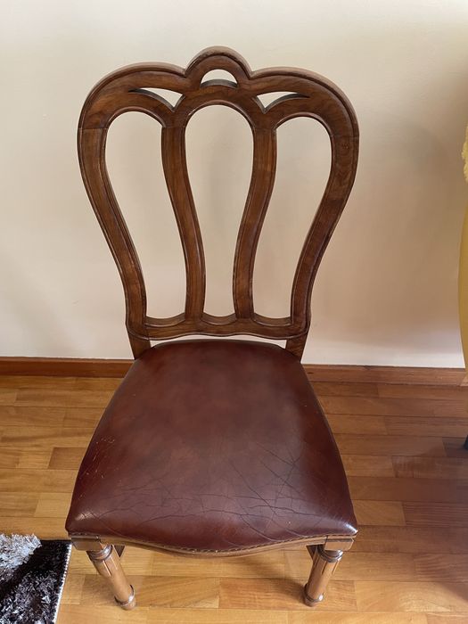 Vendo 6 cadeiras estilo clássico