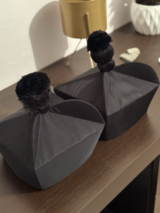 Biret kapłański z jebwabnej mory