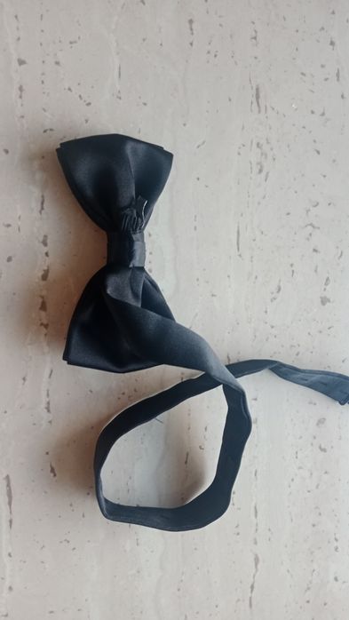 Czarna muszka 11 cm