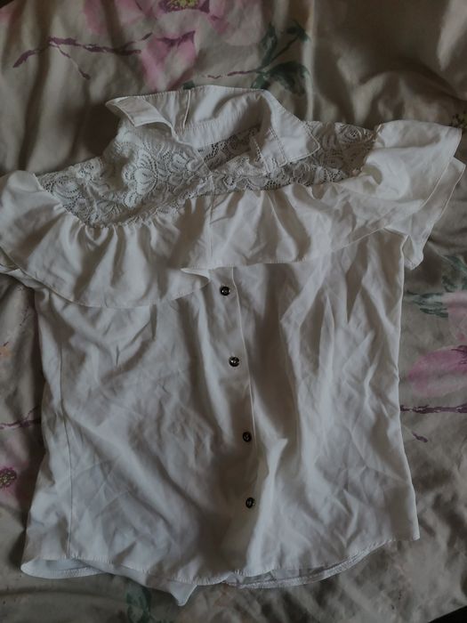 Ніжна блуза з мереживом