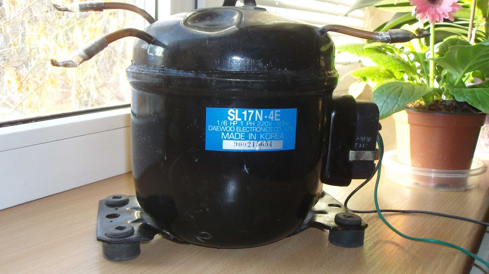 Компрессор холодильника новый SL17N-4E Корея