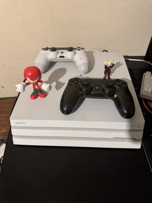 Ps4 Pro 1 Tera de HD(armazenamento) 2 comandos