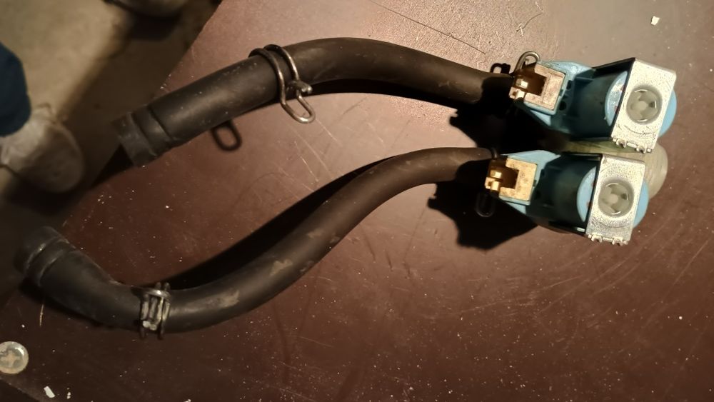 Części do pralki Beko widocznej na zdjęciach.