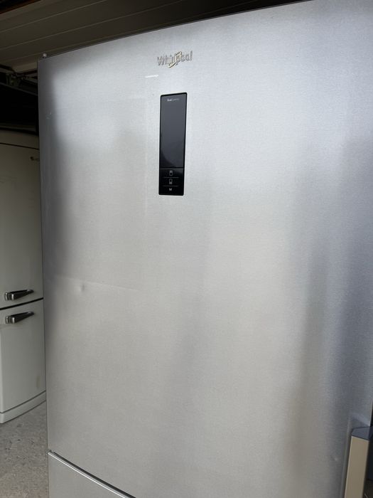 Холодильник Whirpool