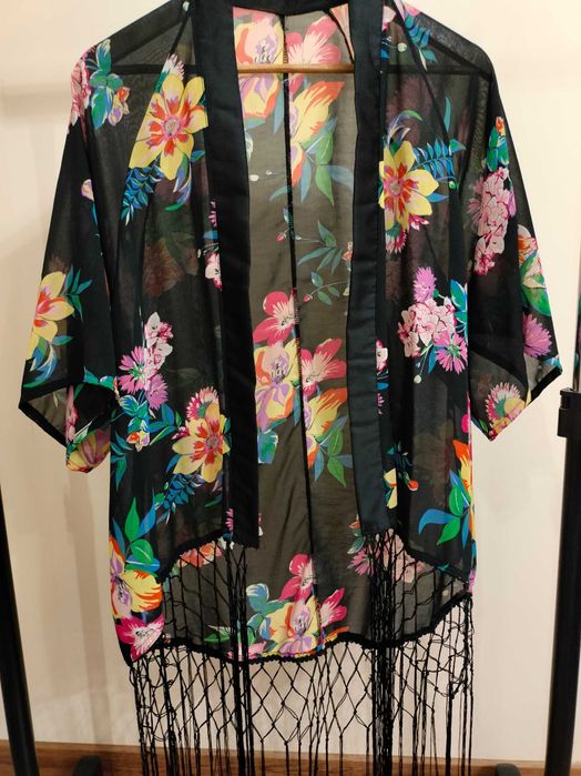 Кімоно з бахромою та квітковим принтом