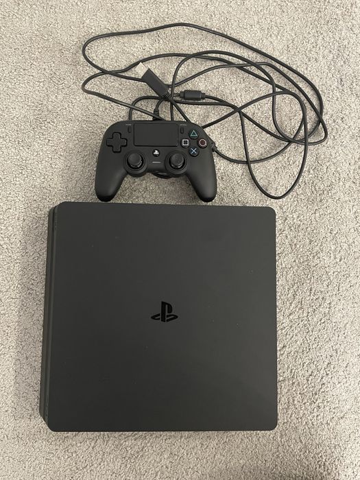 PS4 1TB + Comando