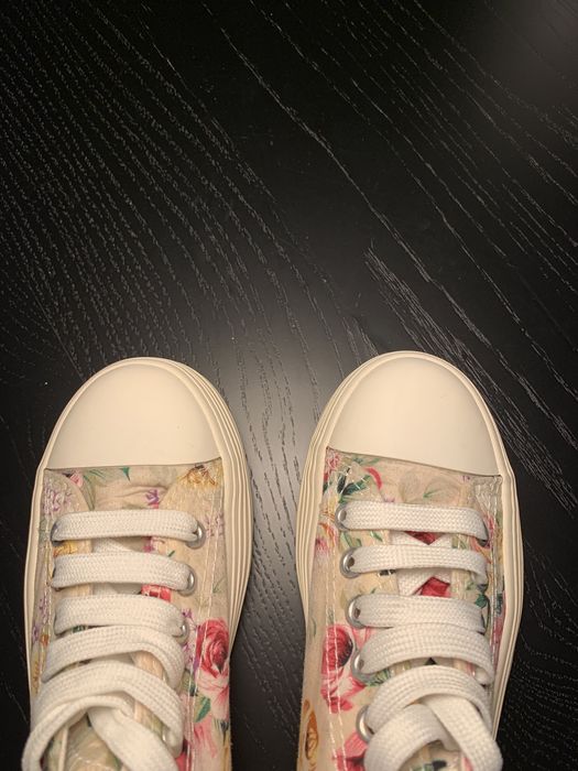 Saparilhas com Plataforma como Novas