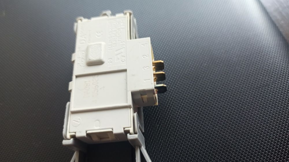 Замок дверки пральної машини lG