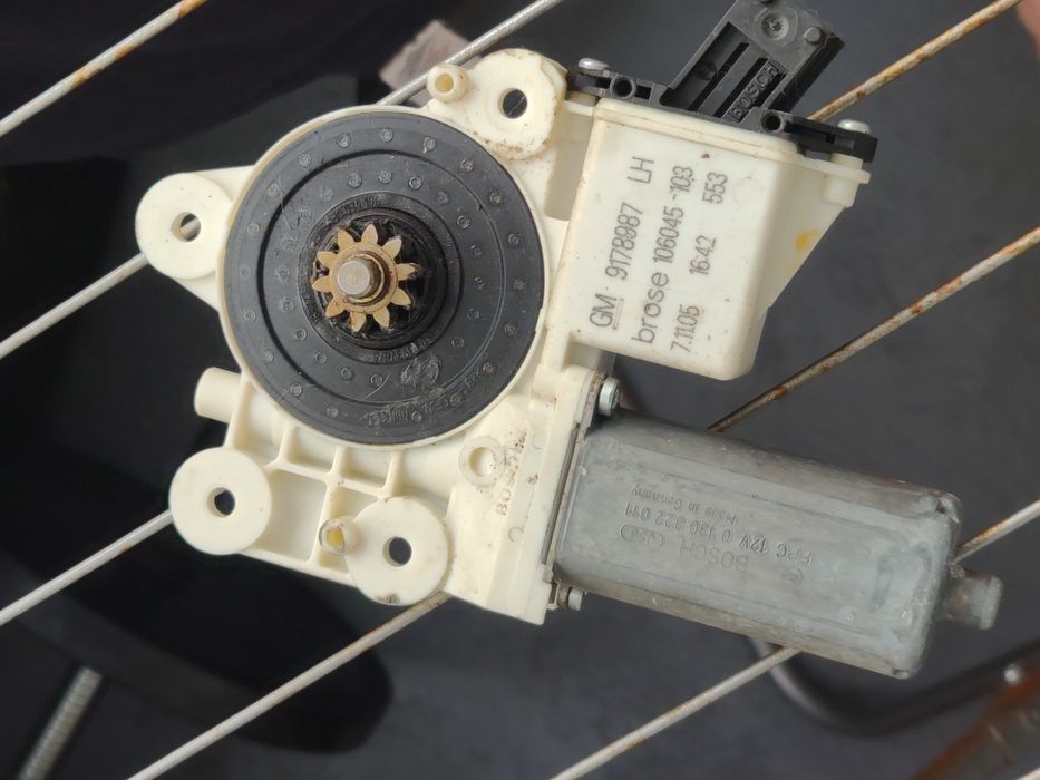 Двигун склопід'йомника vectra c