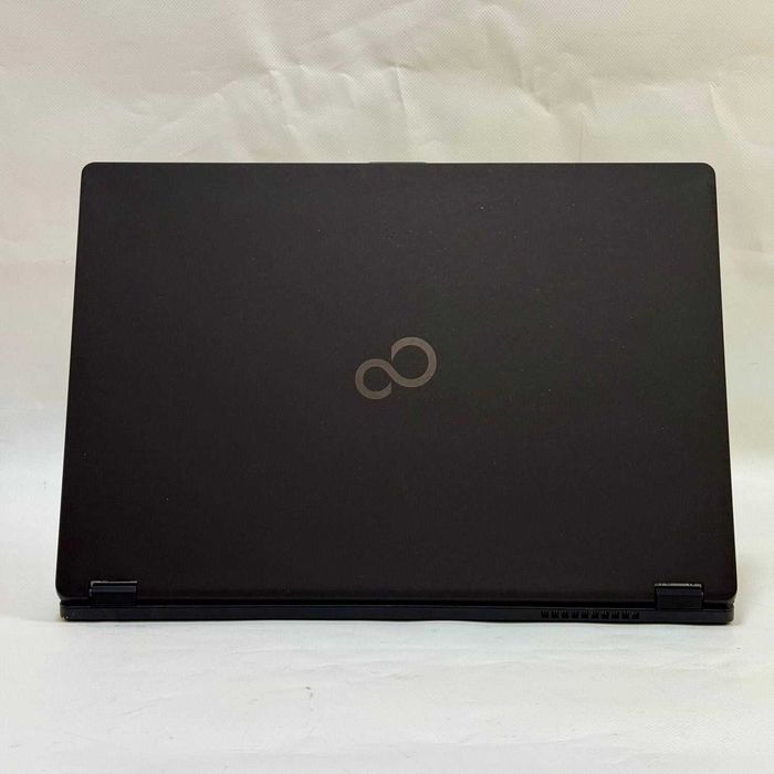 Ноутбук Fujitsu Lifebook U757/15.6"/Core i5/8GB DDR4/256GB SSD/HD 520