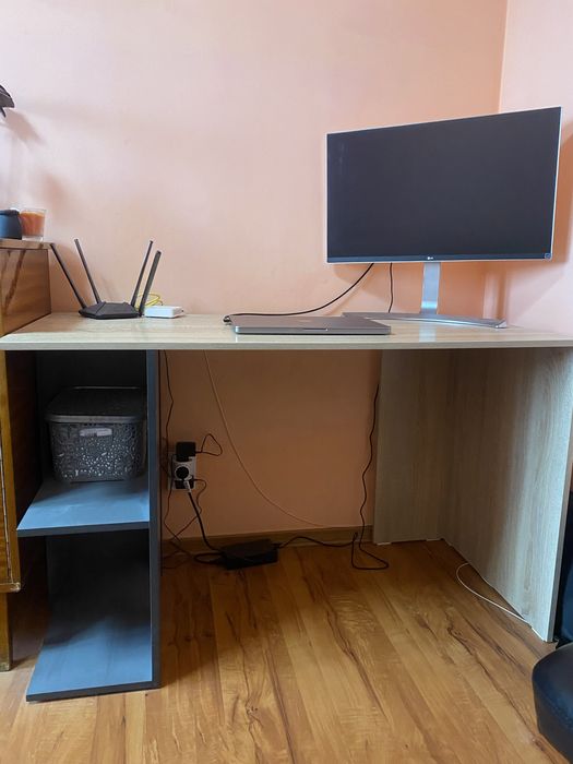 Робочий стіл, компʼютерний стіл