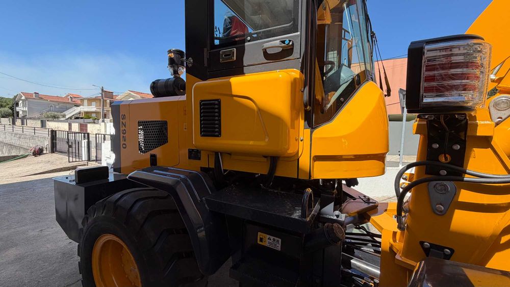 Pá carregadora SZ920 c/AC 2000kg