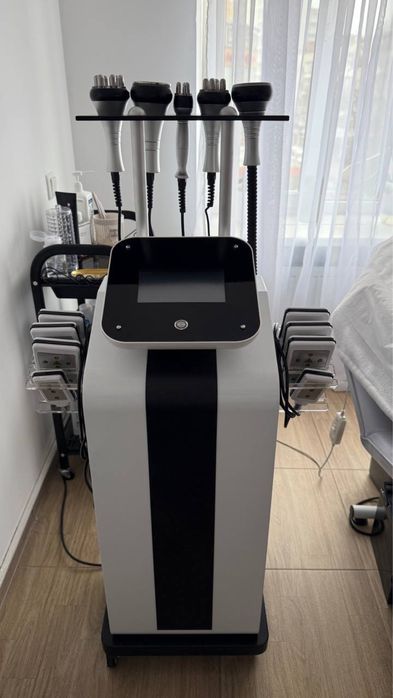 апарат для косметологічних процедур, призначений для кавітації та RF-ліфтингу.