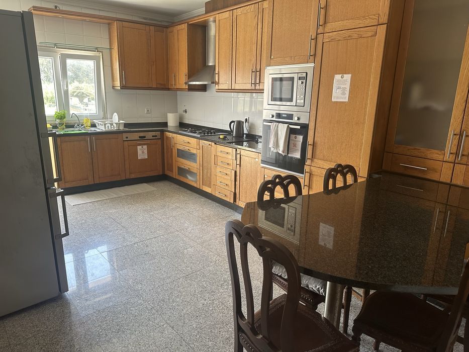 Alugo quarto com tudo incluido