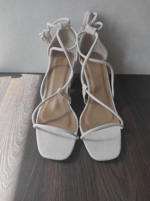 Туфлі сандаліі босоніжки