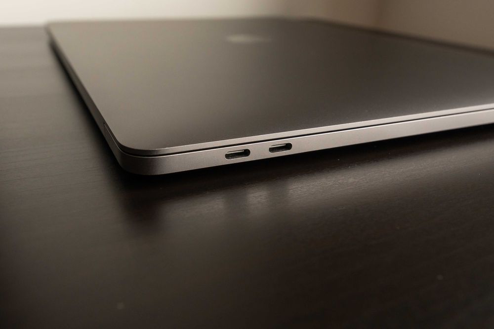 Apple Macbook Pro 15 дюймів i9 16gb 2019 MV912