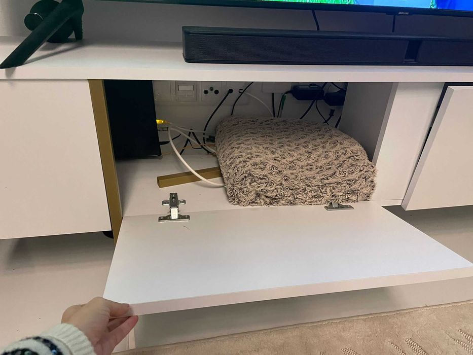 Móvel de TV branco e dourado 1.80cm