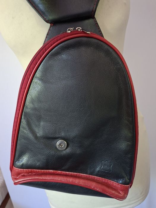 Skórzany plecak damski 
Stan bardzo dobry 
Długość 32 cm 
Szerokość 22 cm