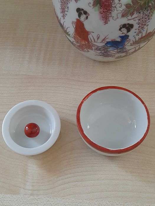 Japoński porcelanowy pojemnik na herbatę-zioła