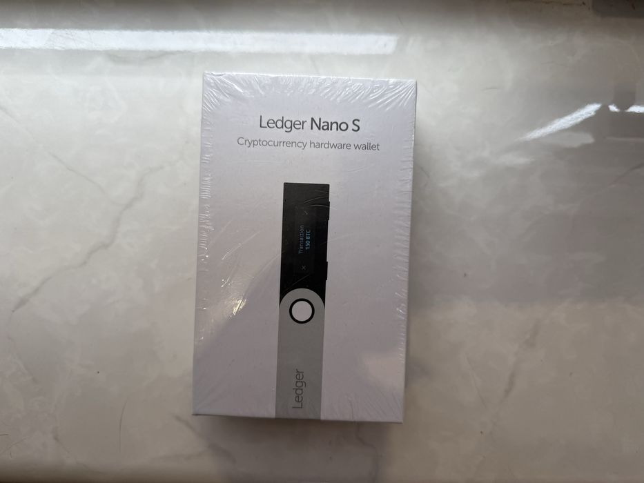Ledger Nano S — апаратний криптогаманець (новий, запечатаний)