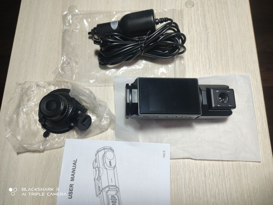 Видео регистратор автомобильный на 2камеры.