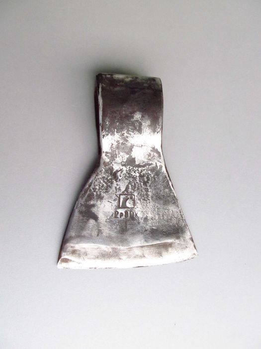 Топор кованый, закаленный, острый