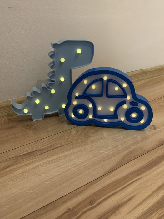 Lampki auto i dinozaur