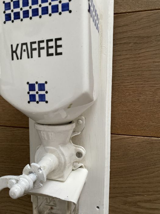 Stary młynek do kawy ceramika