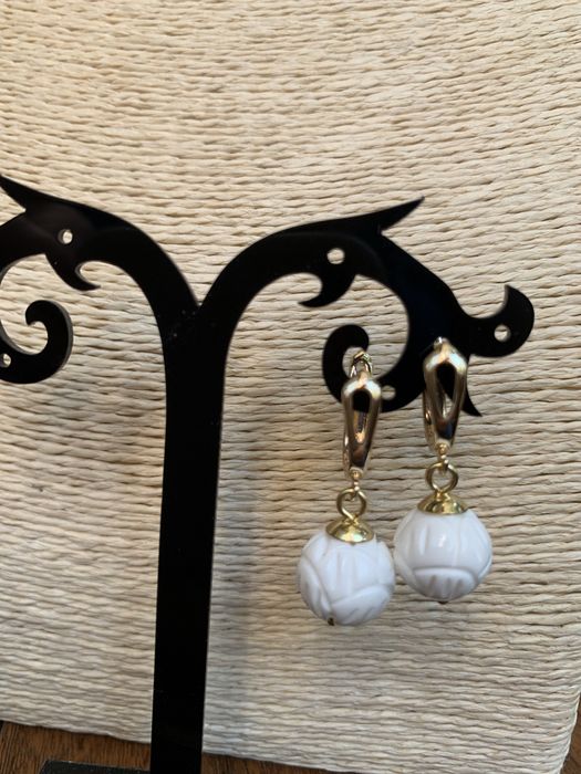 Сережки . Білий корал .